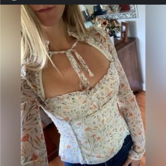 More to Come- Revolve Floral Mesh Longsleeve Tie Blouse - Picture 5 of 9